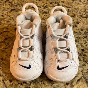 Nike Air toddler tennis shoes